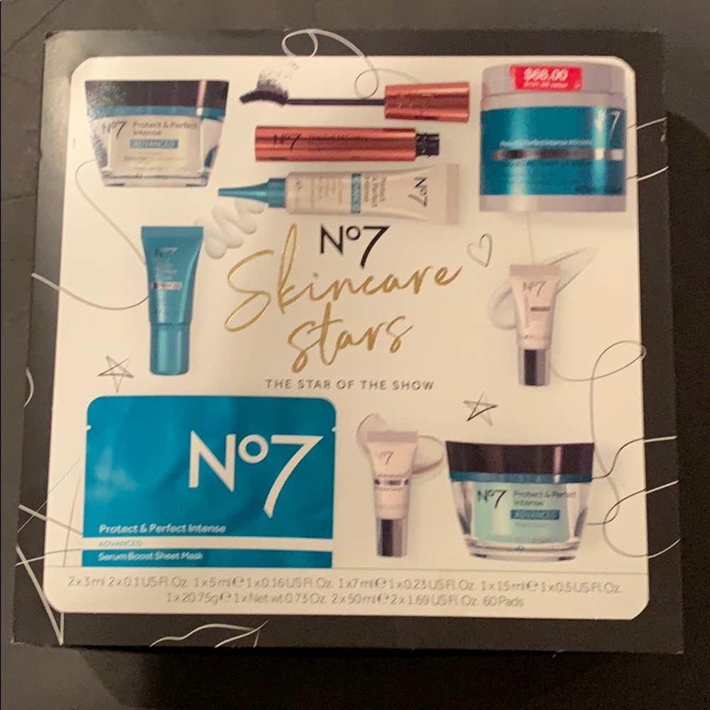 No 7 SKINCARE TO THE STARS
